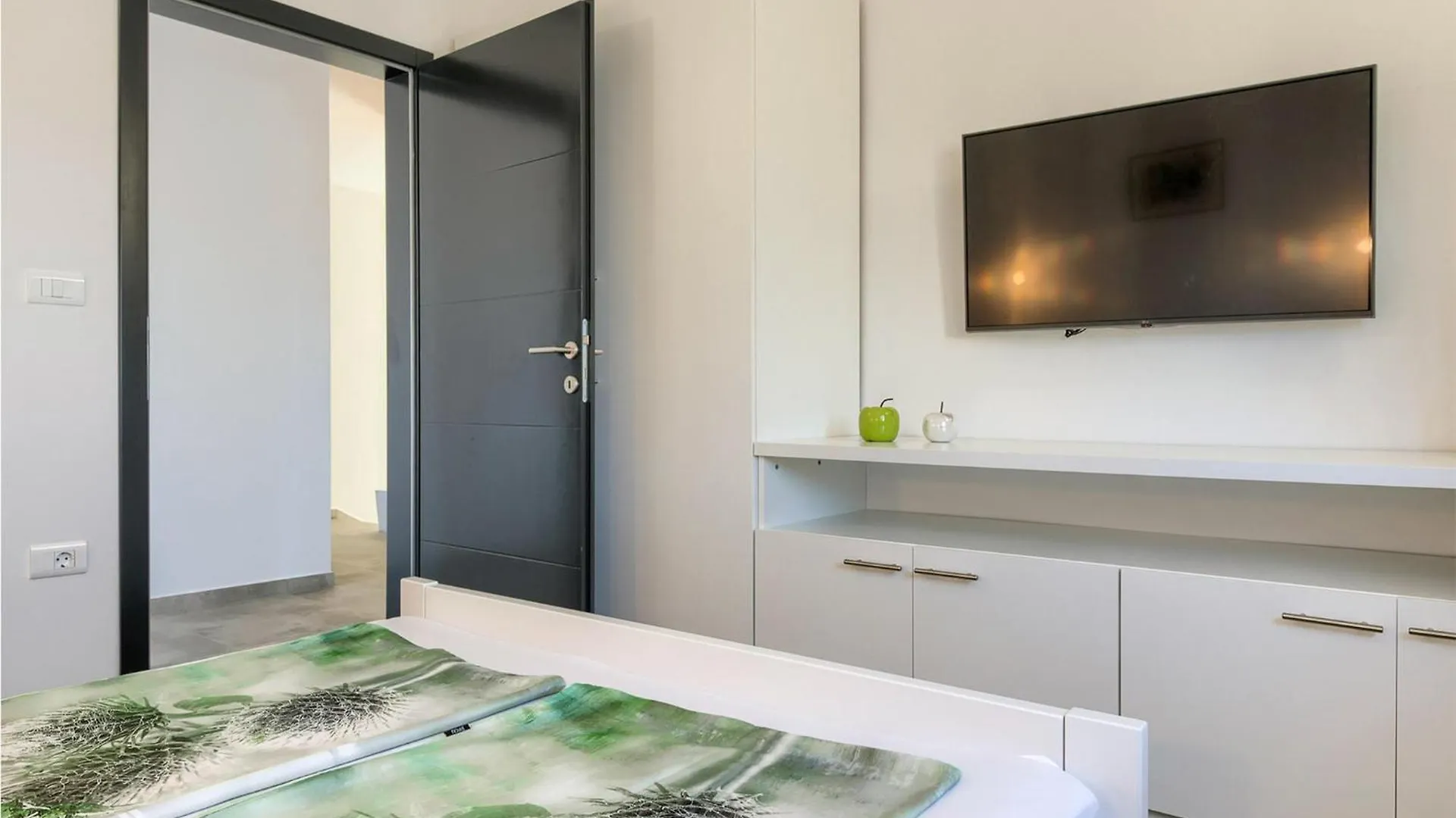 Gorgeous Home In Galizana With Kitchen