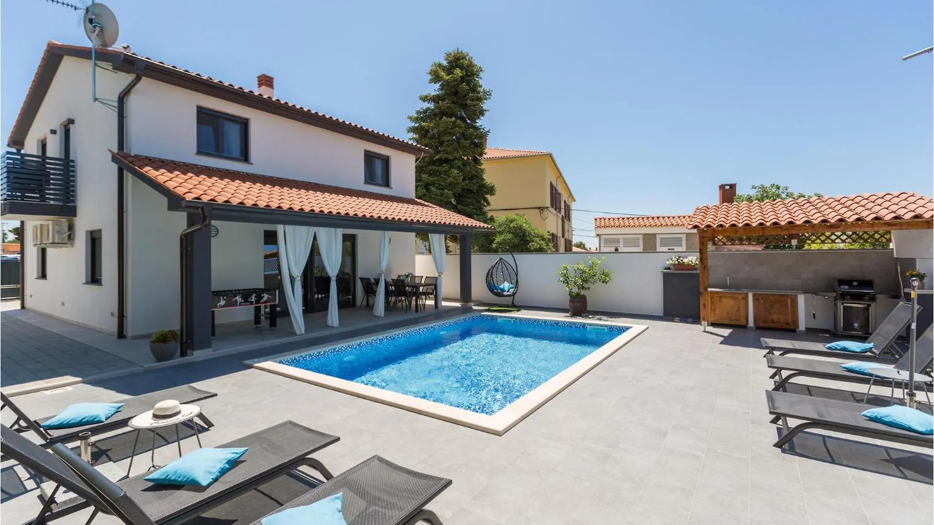 Gorgeous Home In Galizana With Kitchen