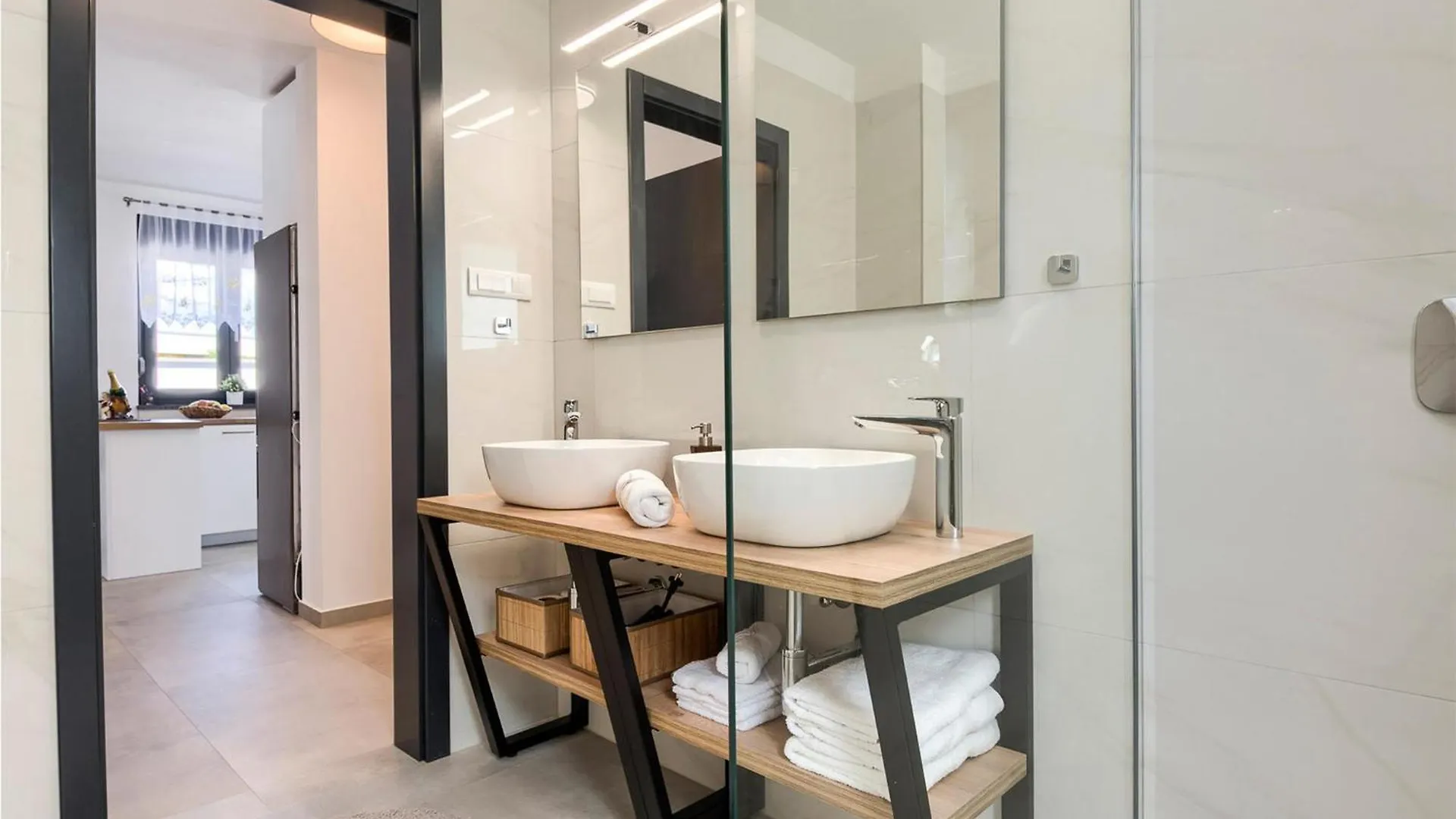 Gorgeous Home In Galizana With Kitchen Σπίτι διακοπών